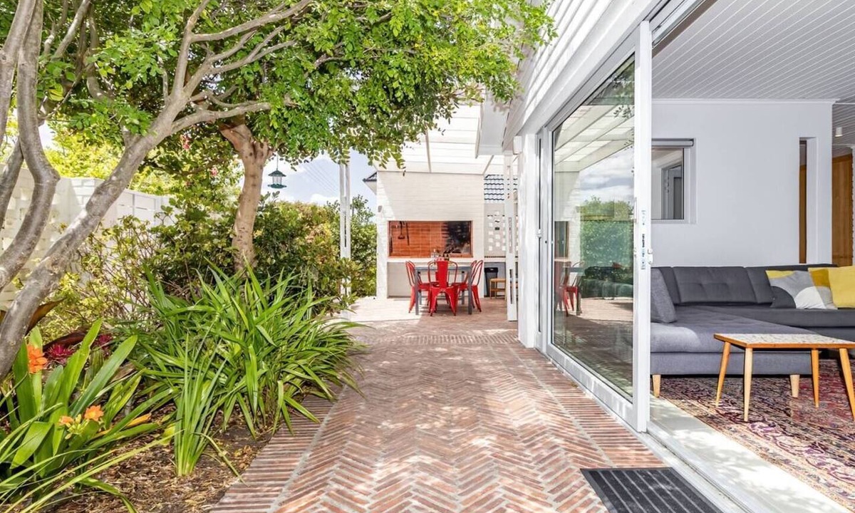 Voelklip Apartment | Ladybird | Mountain View Cottage, Voelklip, Hermanus