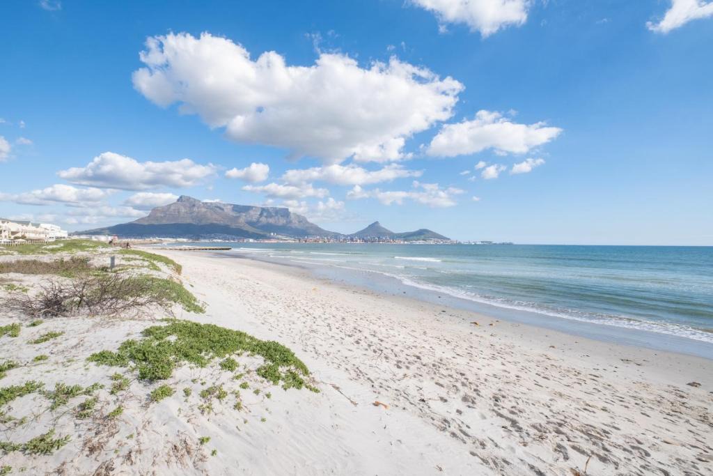 Milnerton Apartment | Lagoon Beach - 2 Bedroom Beachfront Apartment with Parking