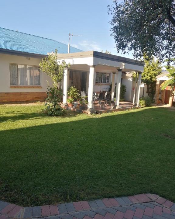 Klerksdorp House | LALA POA GUEST HOUSE