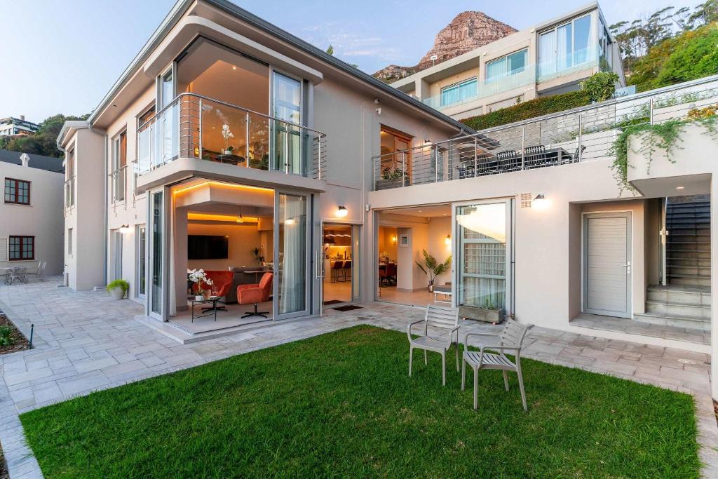 Clifton House | Lisburn on Clifton Villa - Ocean Views Sleeps 15