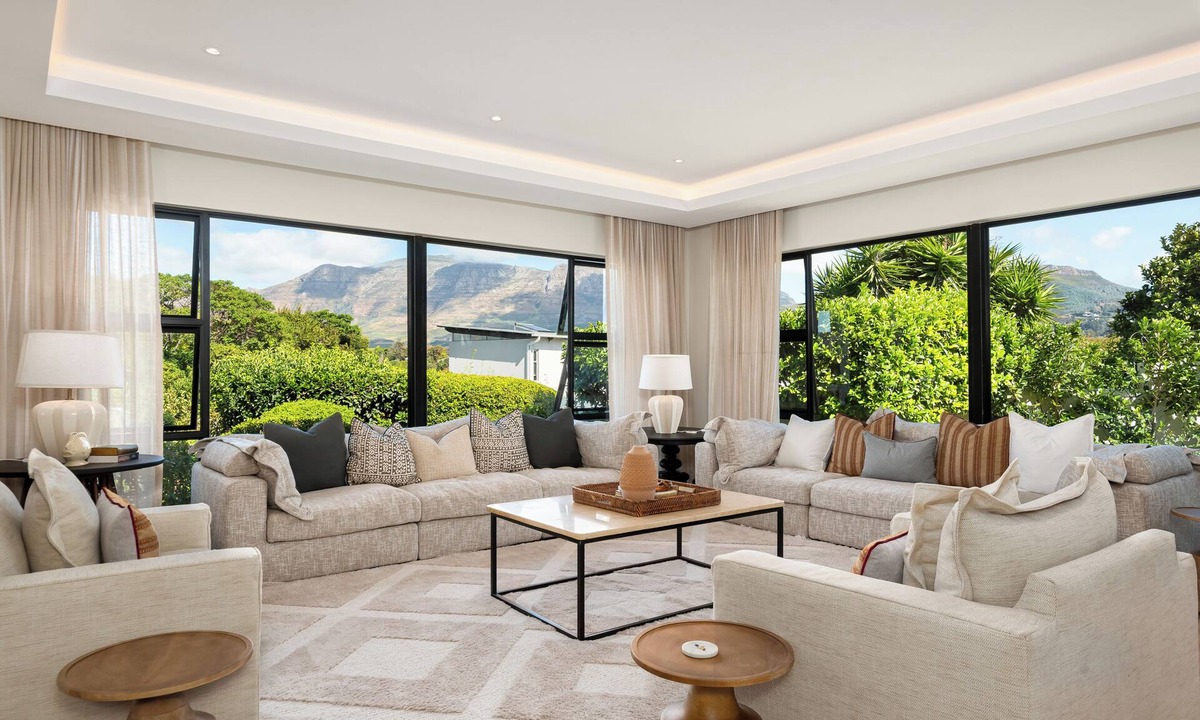 Constantia Villa | Luxe Constantia Manor | Bespoke Private Retreat