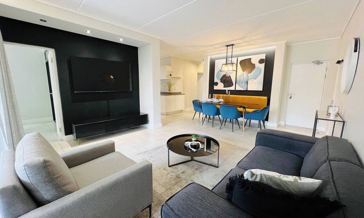 Greater Johannesburg Metropolitan Area Apartment | Luxurious 3-Bedroom Apartment in Johannesburg's Waterfall Area