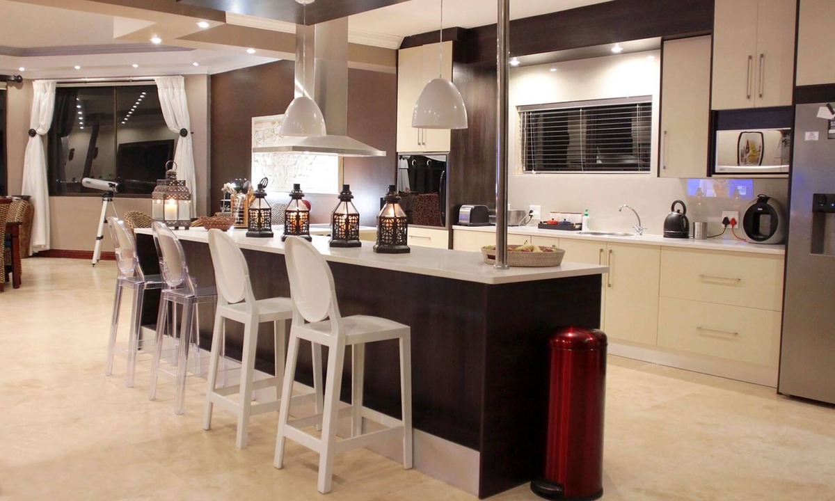 Bloubergstrand House | Luxurious 4 Bedroom Home with Ocean and Table Mountain Views
