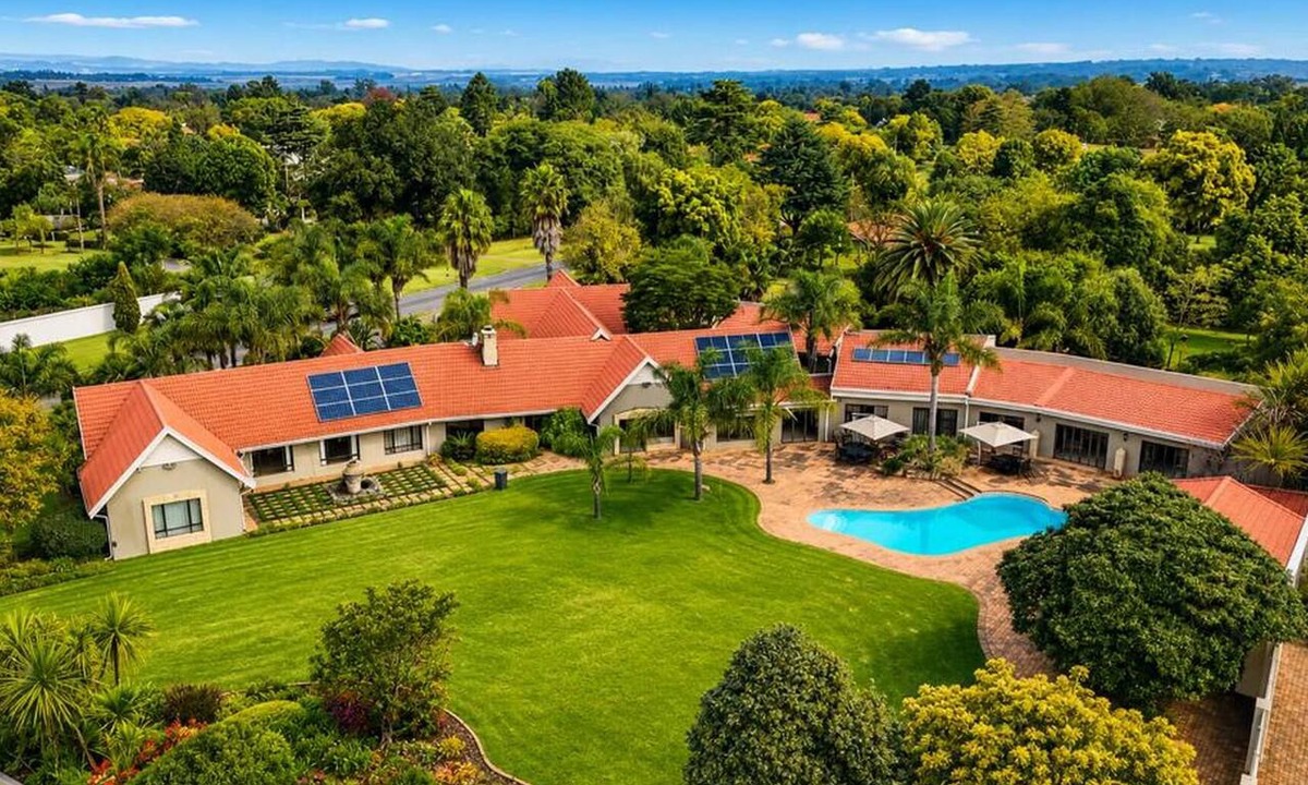 Springs House | Luxurious 5-Bedroom House Rental in Springs, South Africa