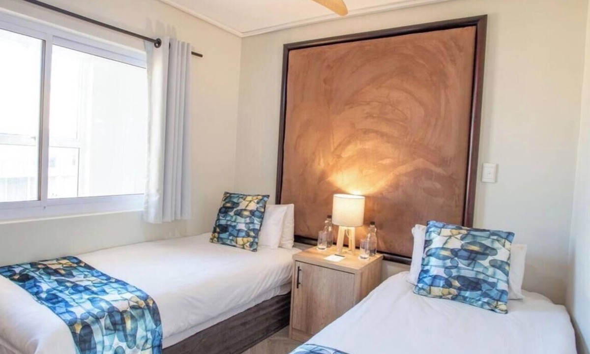 Lagoon Beach Apartment | Luxurious Accessible Apartment in Vibrant Kaapstad