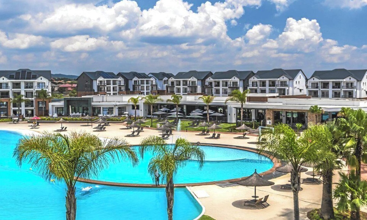 The Willows Apartment | Luxury 1BR at Blyde Lagoon, Pretoria East, WiFi, Security & Self Check In