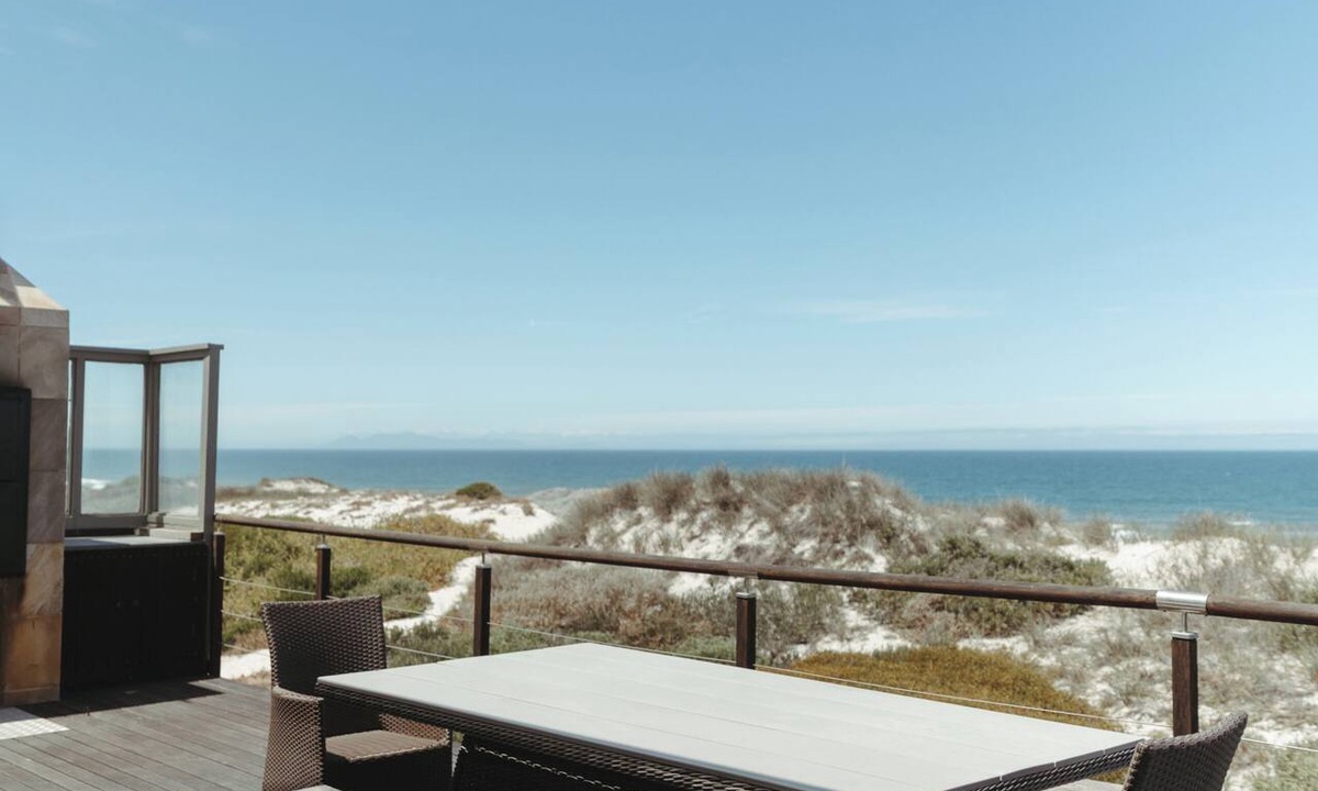 Yzerfontein House | Luxury 4 Bedroom Beachfront Villa/Private Pool & Ocean Views