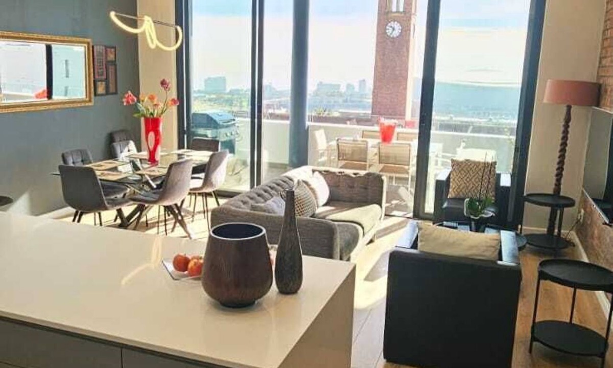 Green Point Apartment | Luxury modern 3 bed Penthouse apartment in Green Point near V&A Waterfront, CBD
