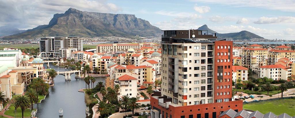 Century City Apartment | Manhattan Luxe Suite at Canal Walk