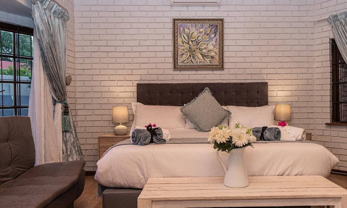 Zwartkop House | Mereke Manor