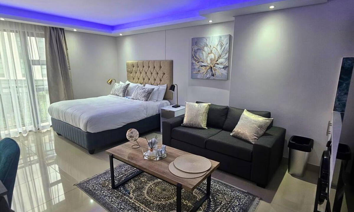 Emthanjeni House | Millennial Blue Haven