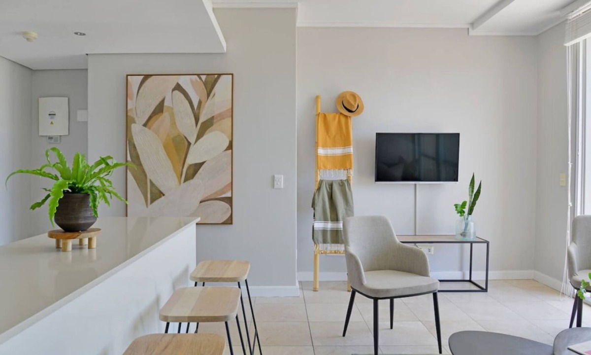 Victoria and Alfred Waterfront Apartment | Modern 1-Bed V&A Waterfront | Canal & Harbor Views