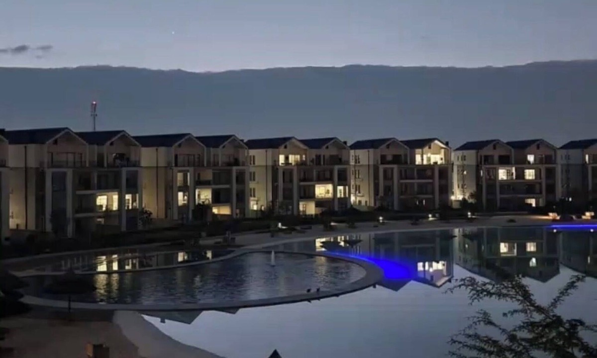 Greater Johannesburg Metropolitan Area Apartment | Modern 3BR Luxury Apartment | Close to Mall of Africa + lagoon
