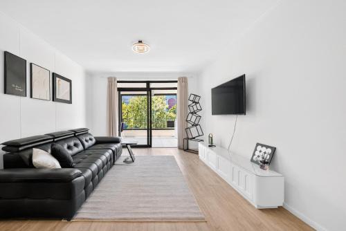 Century City Apartment | Modern Luxury 2BR Island Club Century City