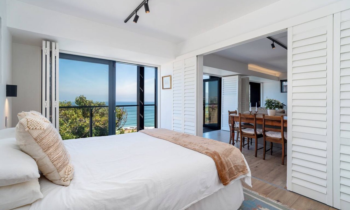 Muizenberg Cottage | Modern Sea Facing cottage in charming St James, Cape Town