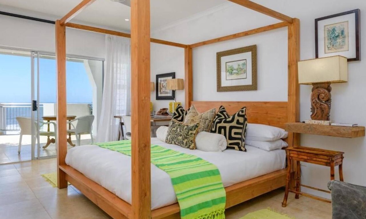 Trafalgar Bed & Breakfast | Nakai Beach Homestay