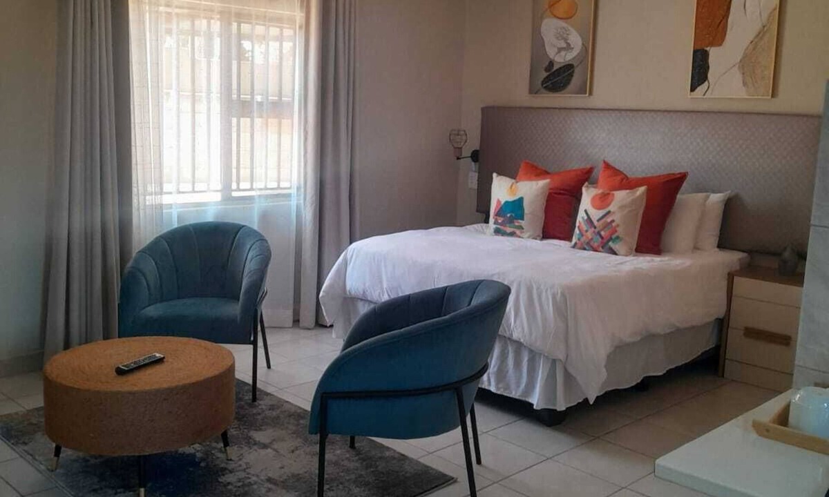 Lombardy East House | Nu Oasis guest house