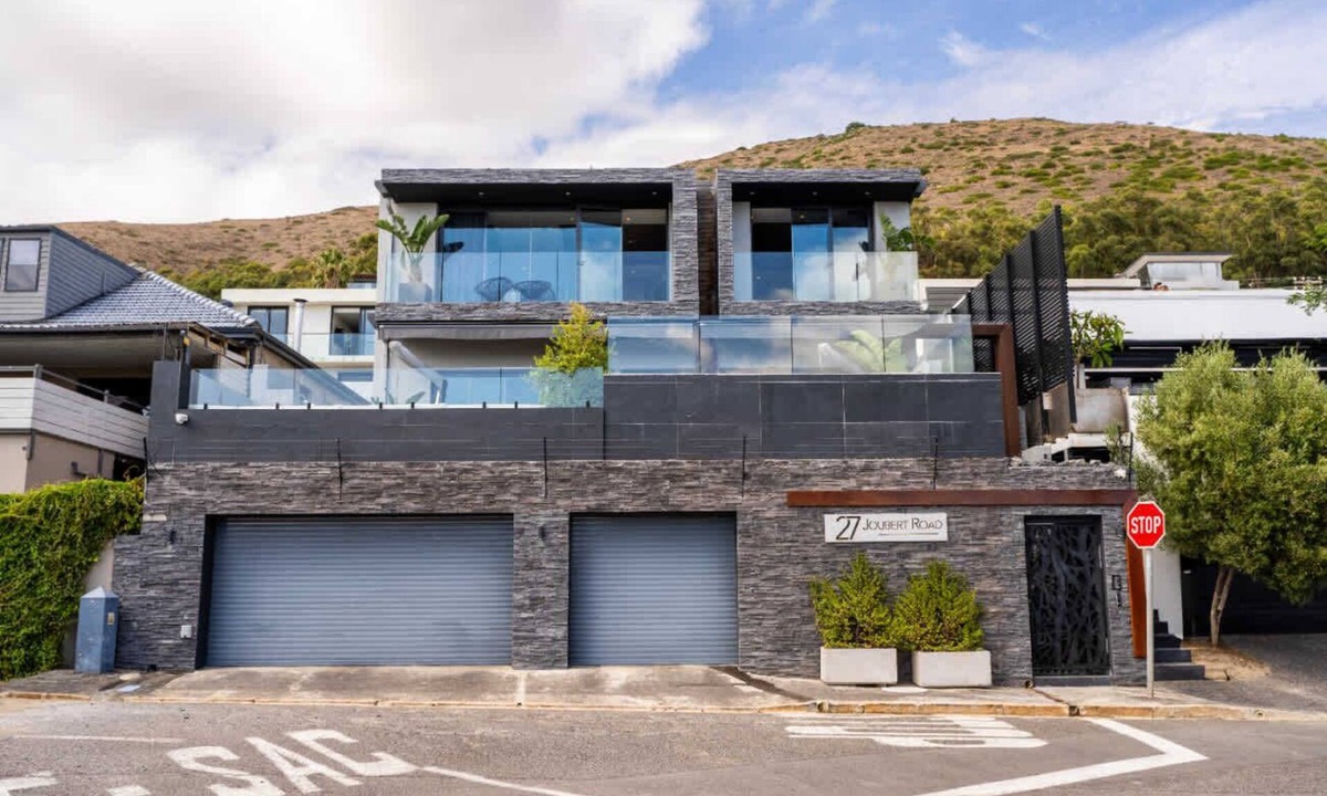 Green Point Villa | Oasis on Joubert - Family-Friendly Villa, Pool, Views