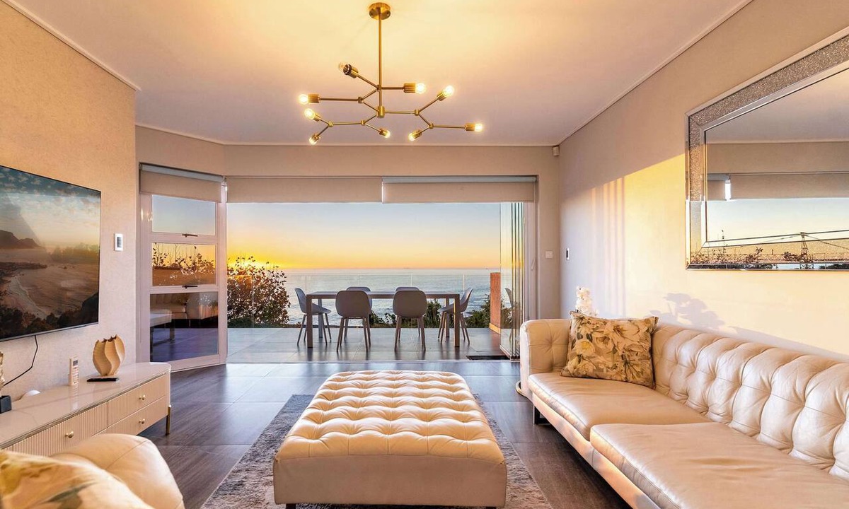 Camps Bay Apartment | Ocean Views, Pool, Camps Bay - Houghton Views Apt