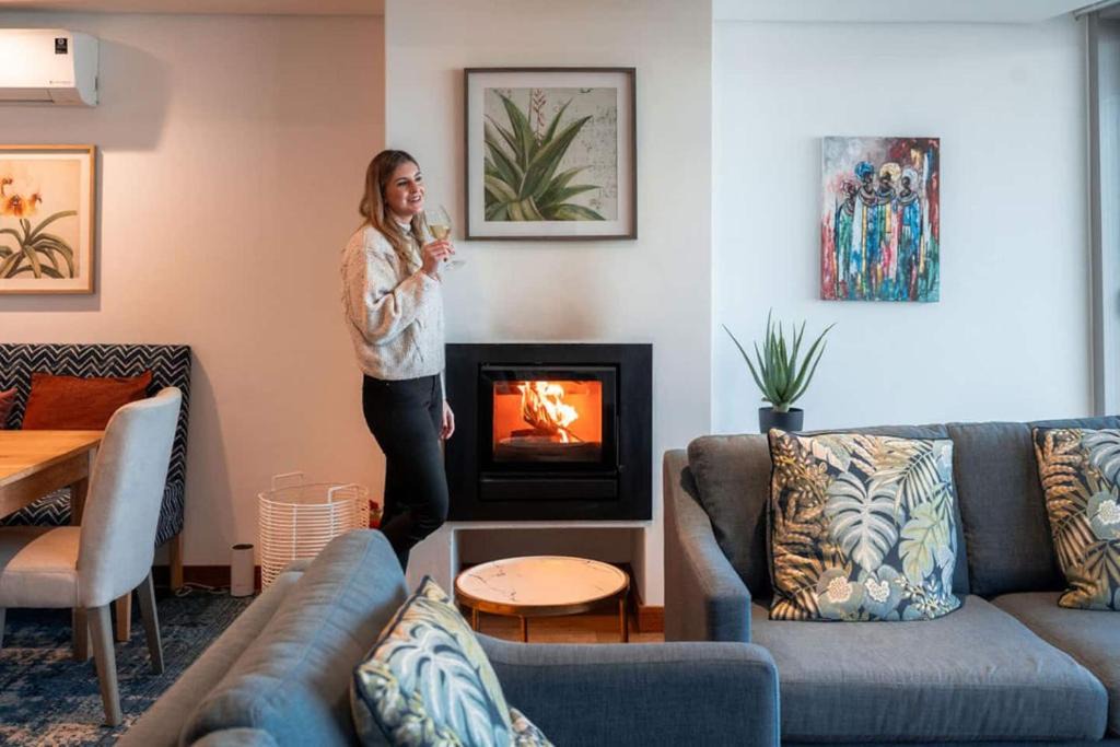 Westcliff Apartment | Oceanfront Apt, Sea Views, Cliff Path Walk to Town