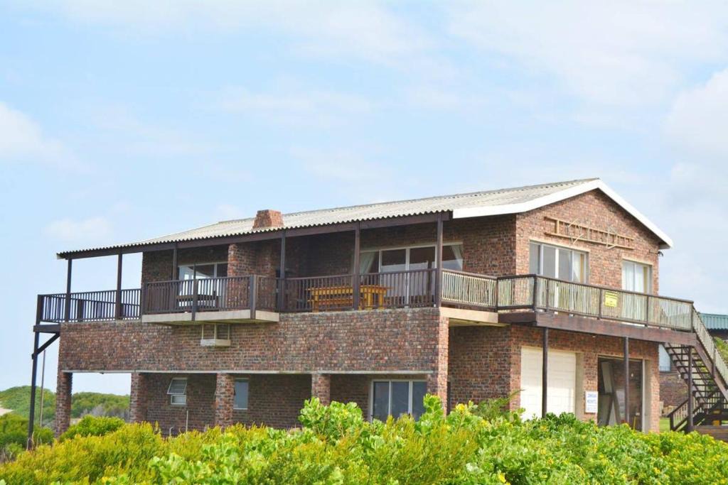 Oyster Bay House | Old Ladder