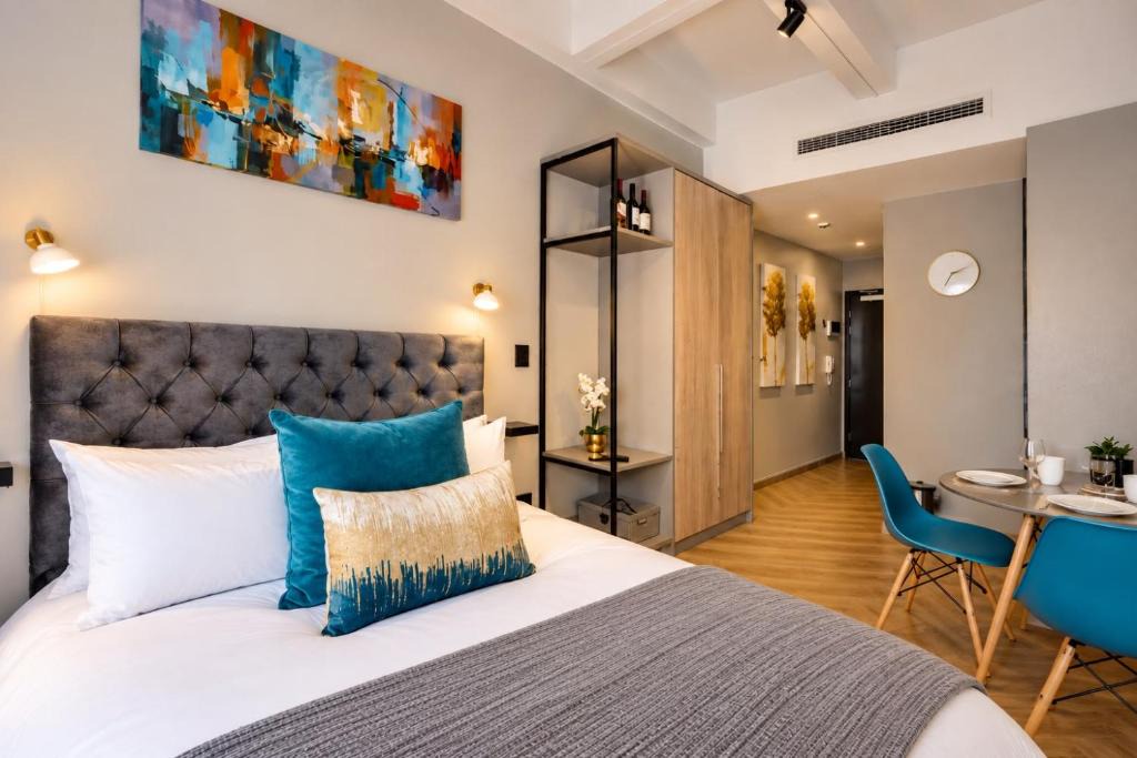 Cape Town City Centre Apartment | One Thibault Hotel - Business Studio - Central Cape Town City