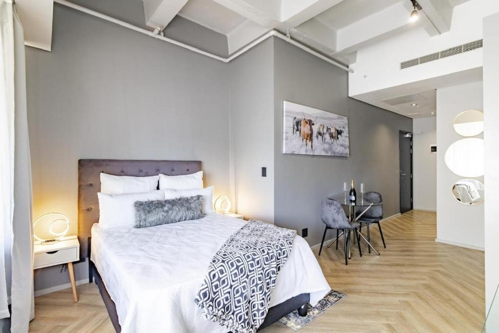 Cape Town City Centre Apartment | One Thibault Hotel - Executive Studio