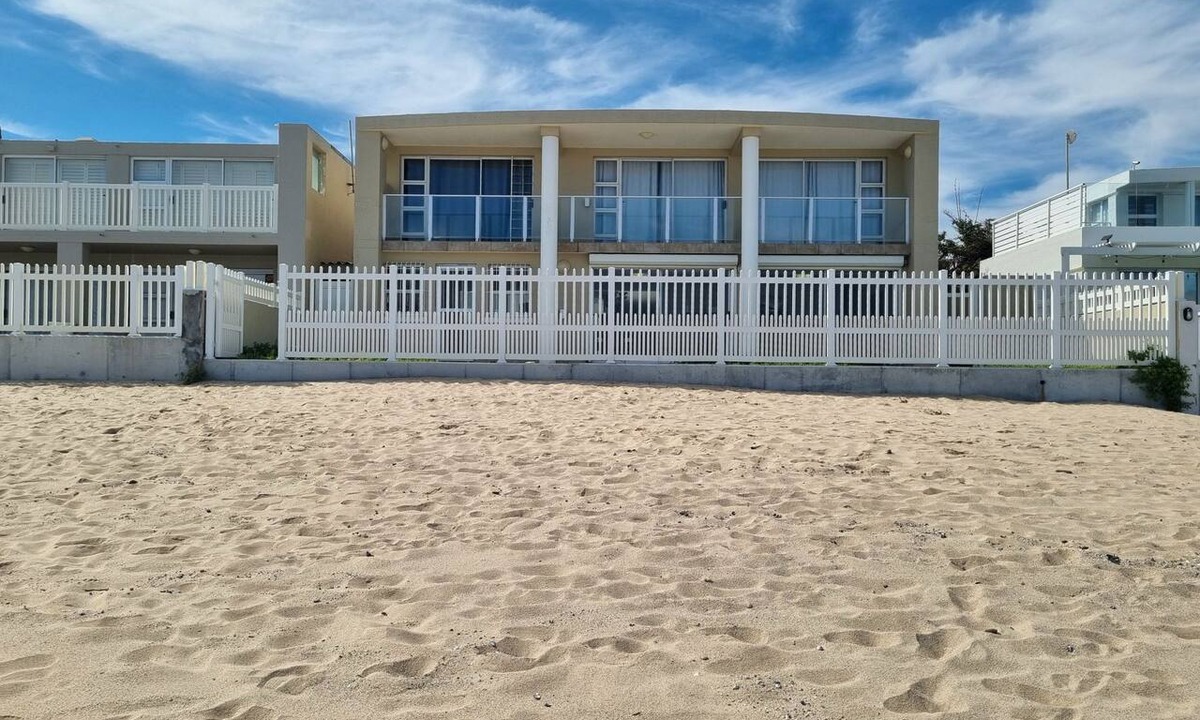 Gordons Bay Central House | Paradise Tide - 4-bedroom Beachfront house with AC in Gordon's Bay