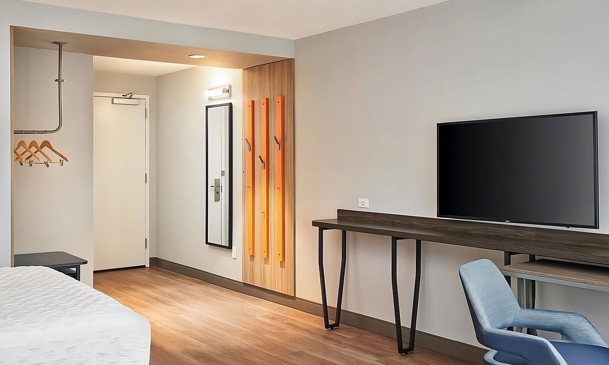 Dania Beach Hotel | Perfect Getaway! 2 Stunning Units with Free Breakfast, Near Cozy Cove Marina!