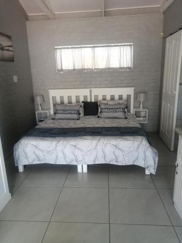 Struisbaai Apartment | Petite Selfcatering Accommodation Struisbaai SA