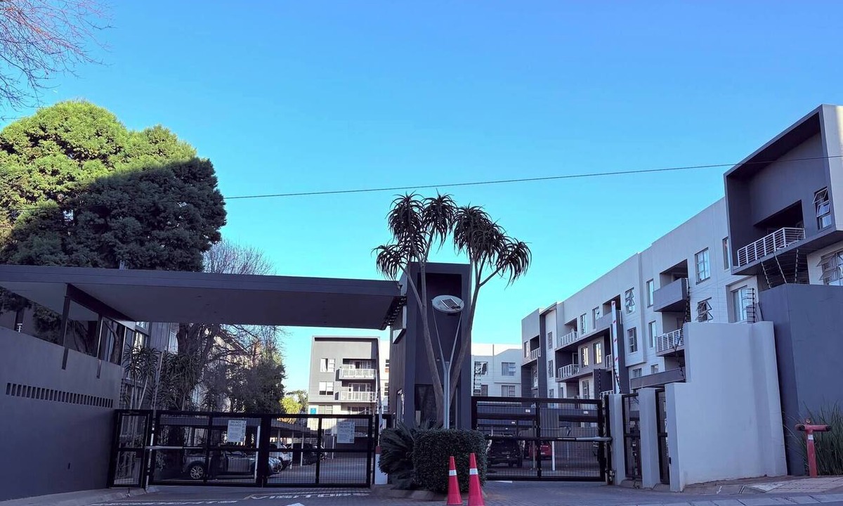 Sandown Apartment | Private En-Suite Room with Shared Lounge & Kitchen
