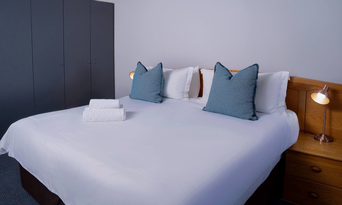 Evander Hotel | Q's Evander Hotel and Apartment