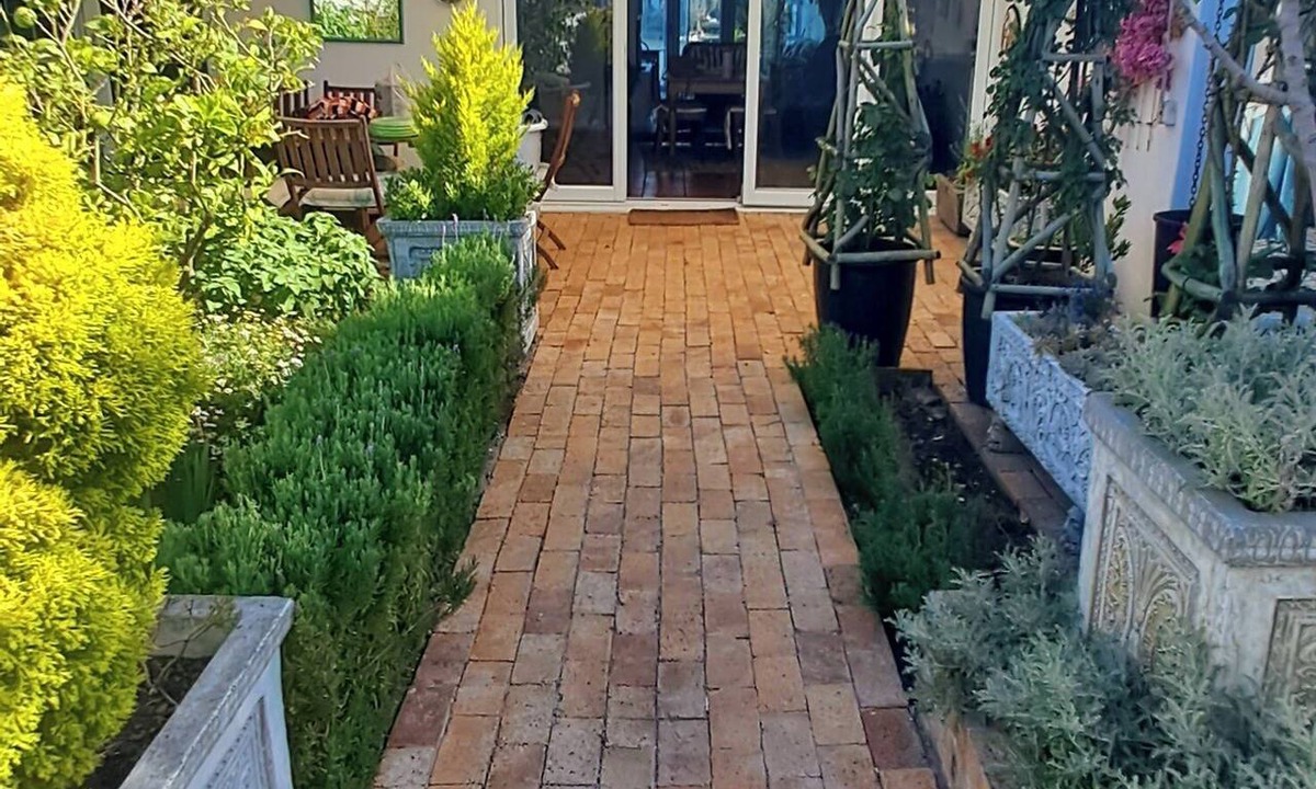 Marina da Gama Cottage | Quaint 2-bedroom cottage in Cape Town perfect for a peaceful stay.