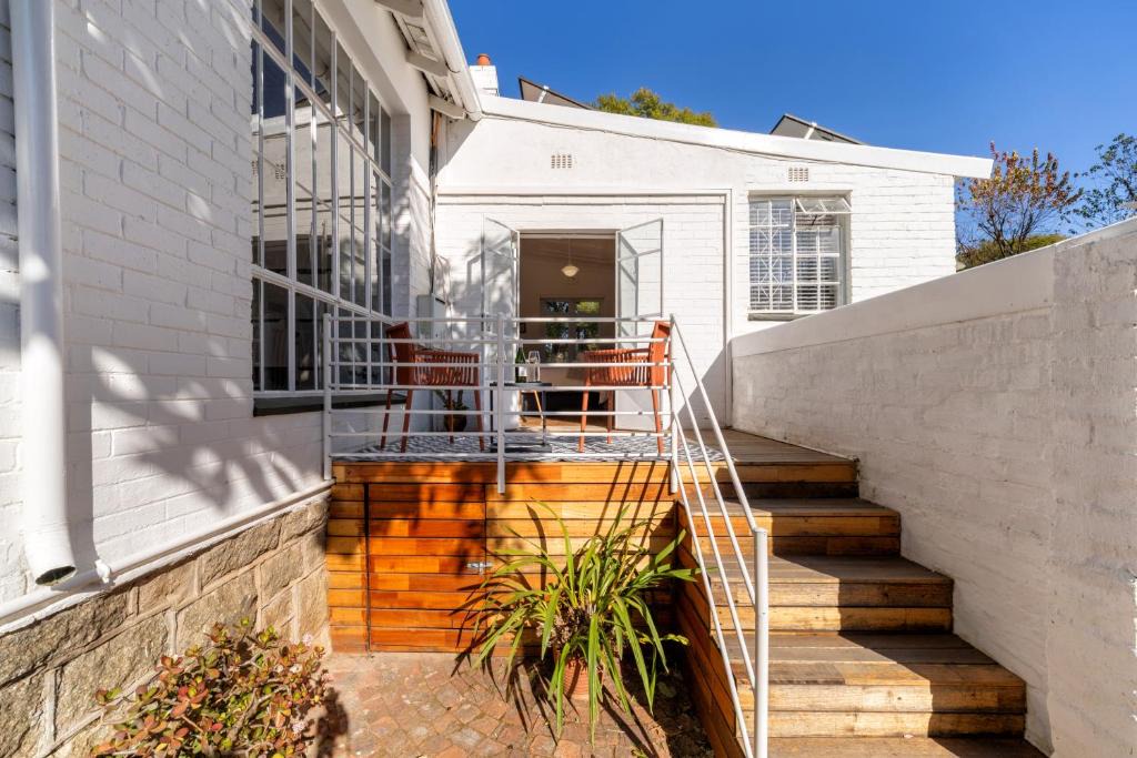 Parkwood Apartment | Quiet, Quaint retreat perfect location in Rosebank