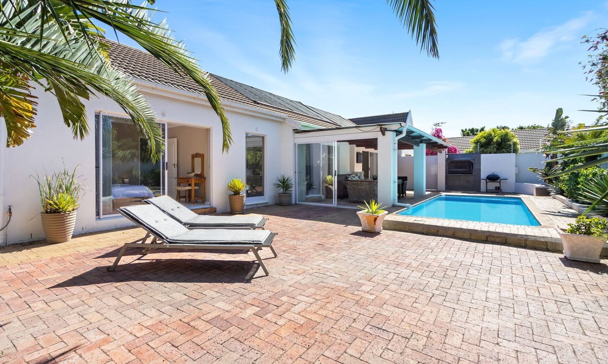Blouberg Rise House | Ravens 9A - Three Bedroom House, Sleeps 6