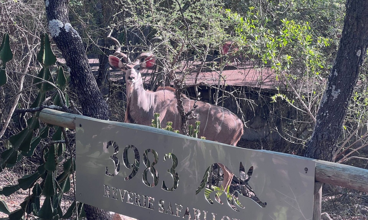 Marloth Park Cabin | Reverie Safari Lodge: Exclusive private lodge in Marloth Park