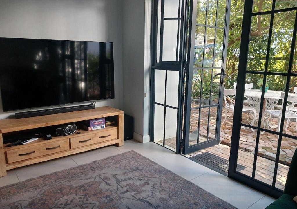 Drakenstein Apartment | Robin's Nest, quiet cottage on Wine Farm Estate