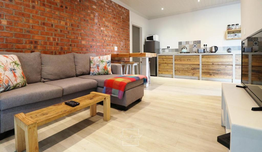Cape Saint Francis Apartment | Rolling Tide - Lovely new flat near restaurants and beach with solar - free wifi and DSTV