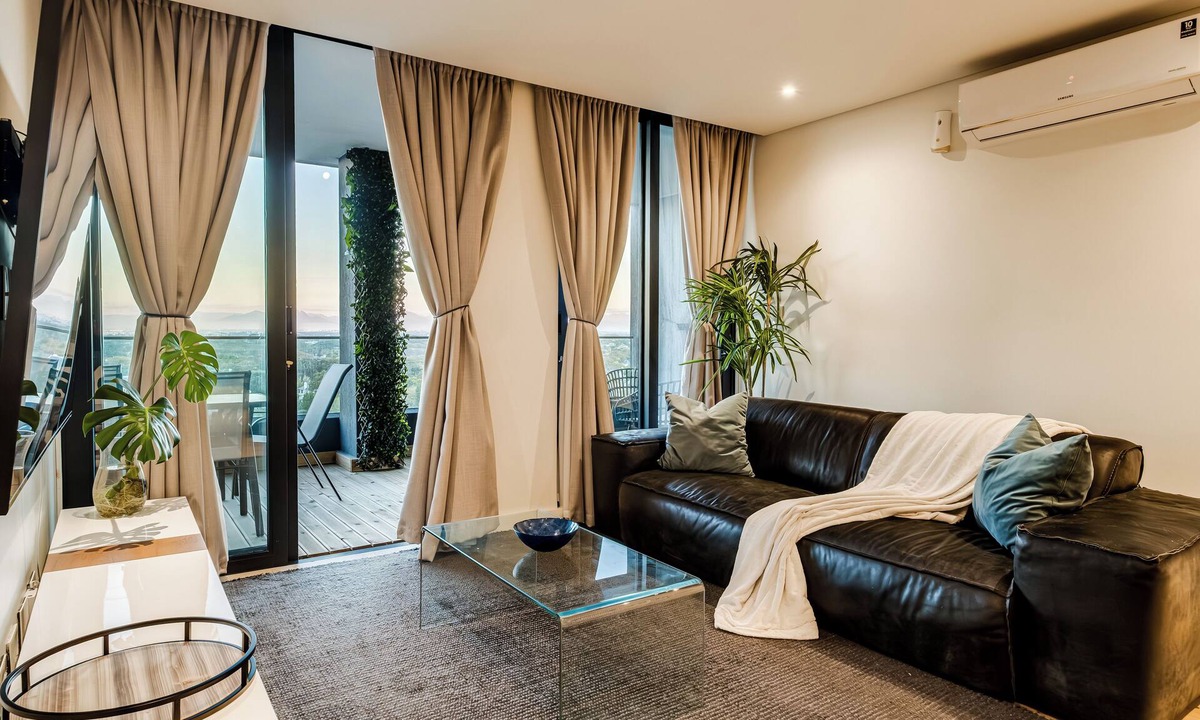 Claremont Apartment | Rooftop stay Above the City 2BDR