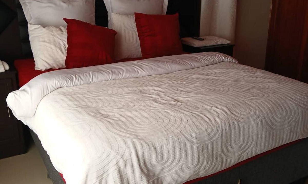 Westonaria House | Room-a Guest House in Westonaria