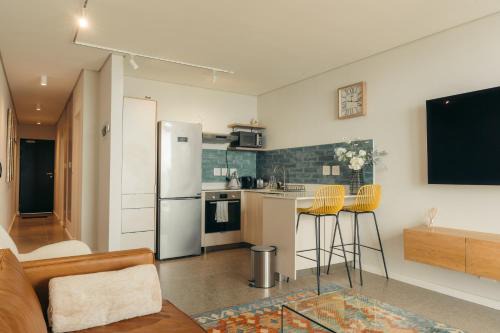 Redhill Apartment | Salt & Sunrise Apartment 412