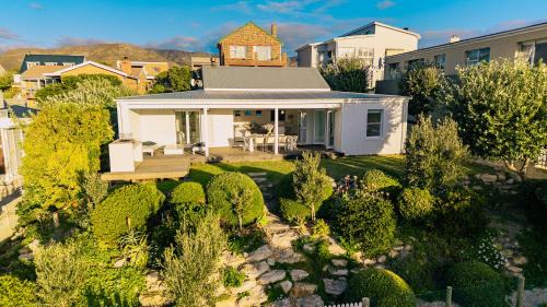 De Kelders House | Sandpiper Shores - Ocean Views & Pet Friendly