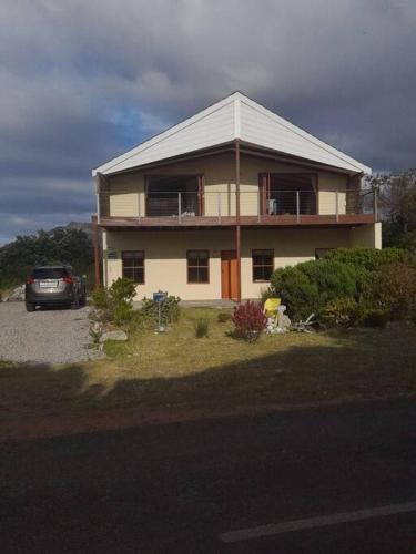 Betty's Bay House | Sea Cottage Agapanthus