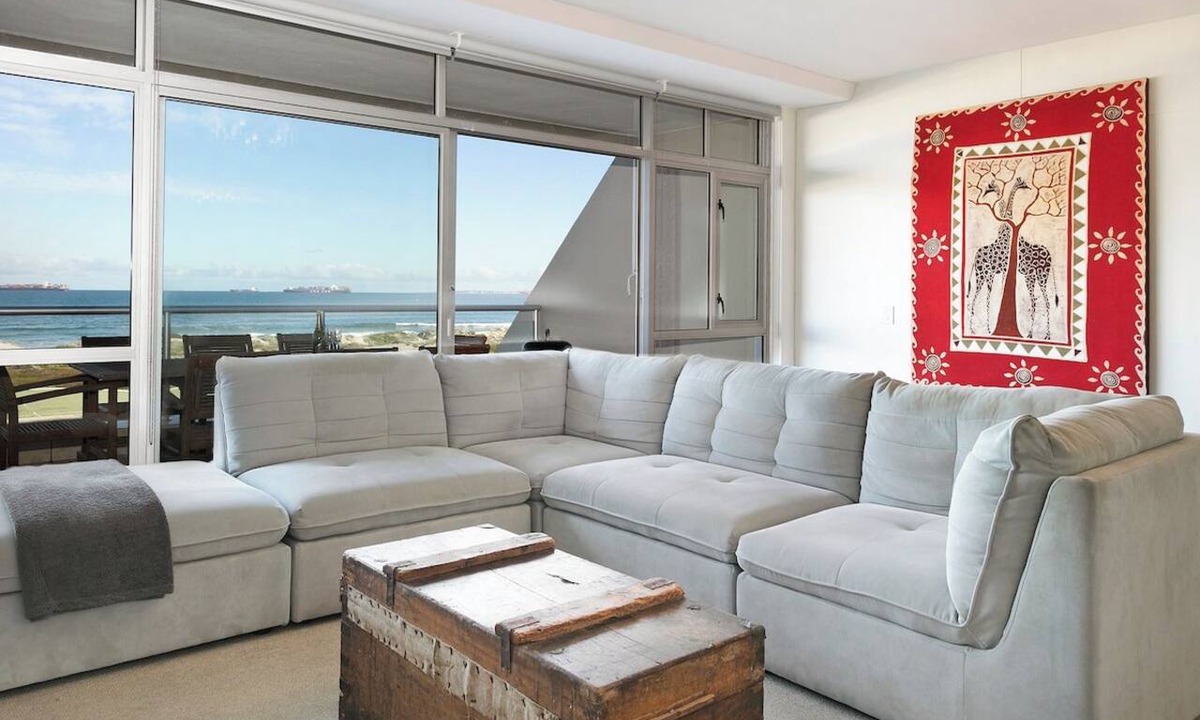 Milnerton Apartment | Sea + Table Mountain Views at dolphin beach
