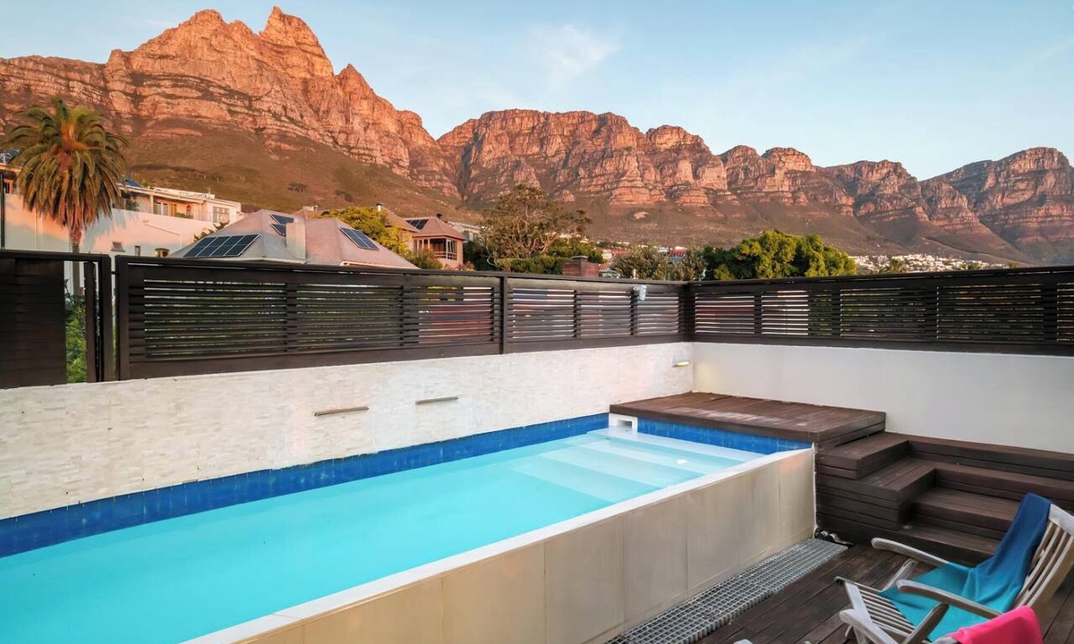 Camps Bay Apartment | Sea View 3bed Apt w Pool near Beaches Glen Sunsets