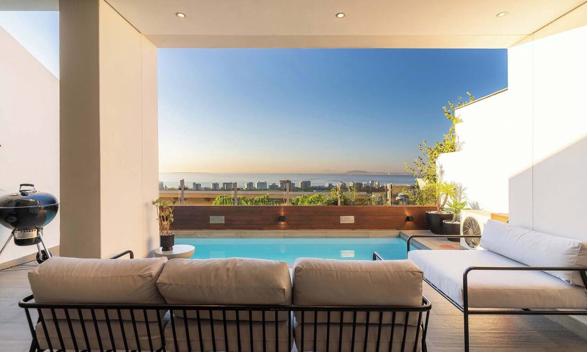 Green Point Apartment | Sea Views, Luxurious, Pool -Iconic View Green Point