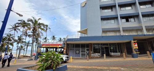 Margate Beach Apartment | Seabrook 302 - Sleeps 9