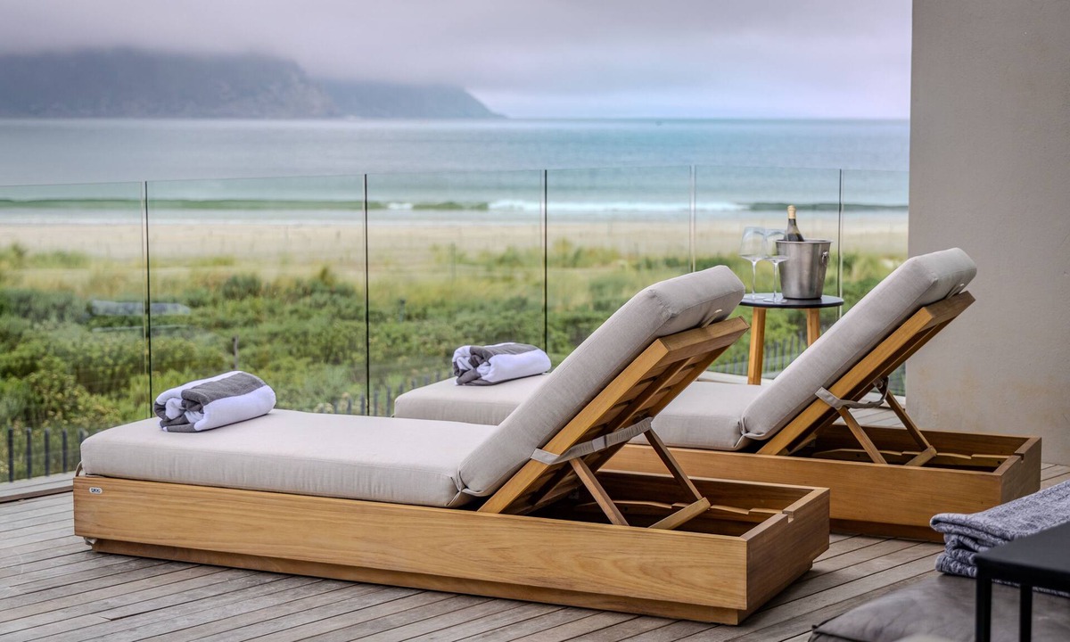 Hout Bay House | Seafront holiday! Security estate, Fireplace, Heated indoor pool, Infrared sauna