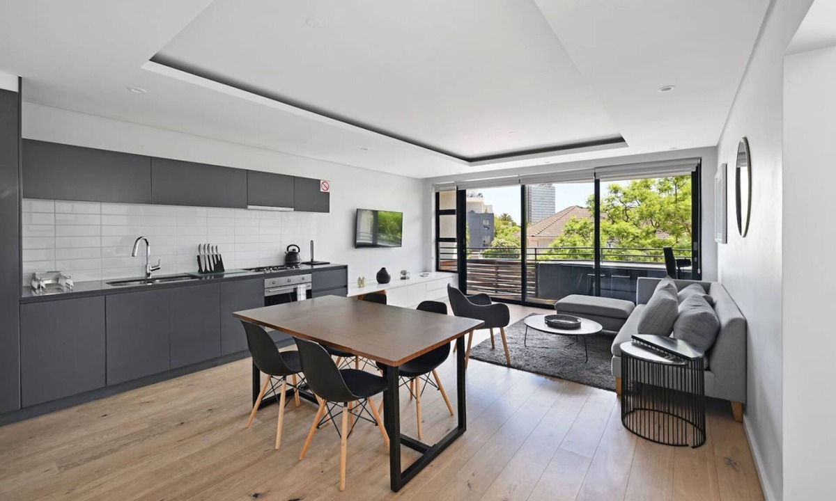 Three Anchor Bay Apartment | Secure 2Bed Green Point Retreat|Rooftop Pool & BBQ