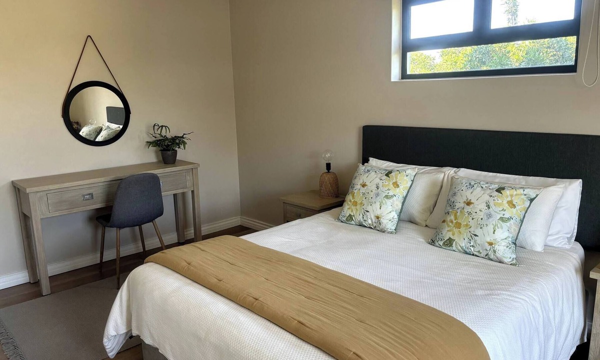 Pinelands House | Self-catering Pool-side Guesthouse